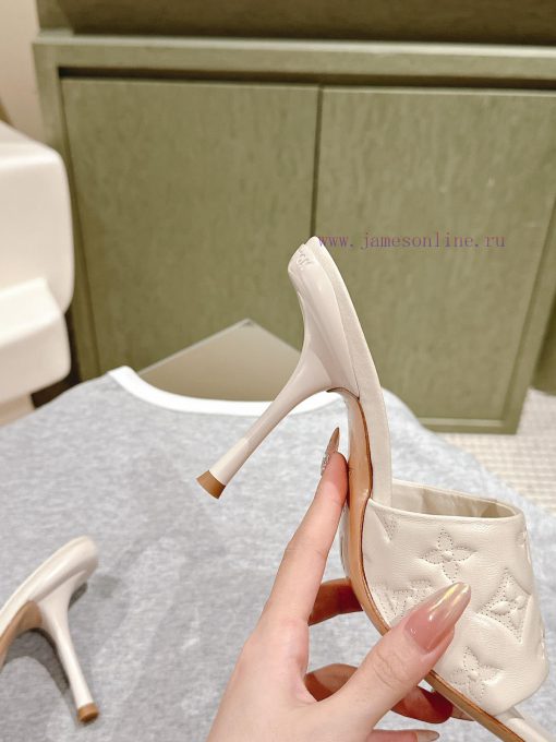 | ²⁰²4 𝐬𝐬  🤍🤎 Lvjia's new LV top-level product, featuring Lv brand slippers and hard goods5btgldzx - Image 5