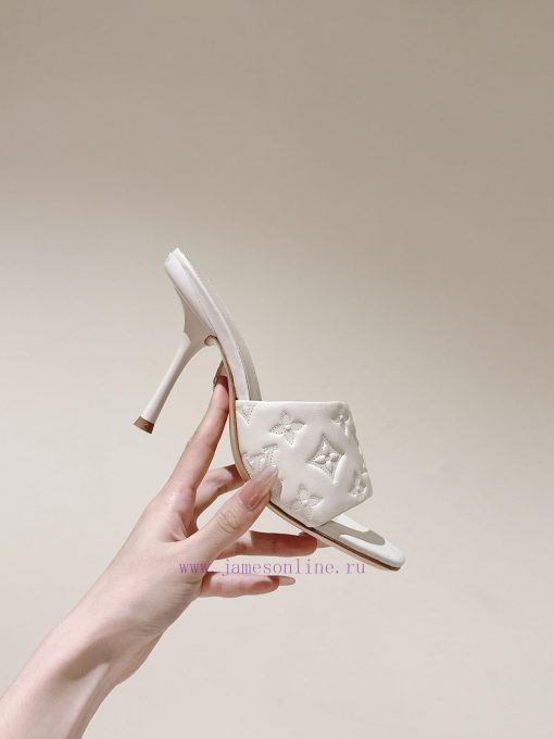 | ²⁰²4 𝐬𝐬  🤍🤎 Lvjia's new LV top-level product, featuring Lv brand slippers and hard goods5btgldzx - Image 9