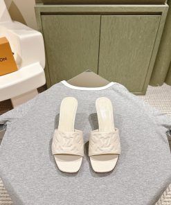 | ²⁰²4 𝐬𝐬  🤍🤎 Lvjia's new LV top-level product, featuring Lv brand slippers and hard goods6mk3omwi