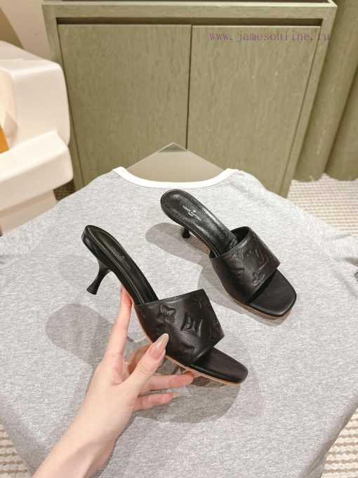 | ²⁰²4 𝐬𝐬  🤍🤎 Lvjia's new LV top-level product, featuring Lv brand slippers and hard goods7h97y2ip - Image 4