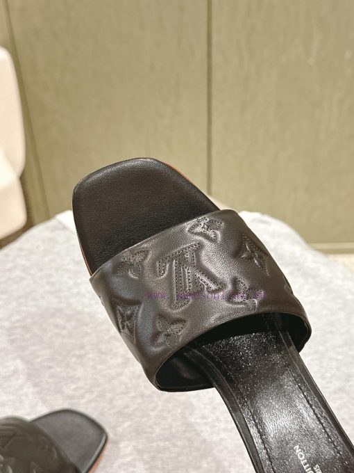 | ²⁰²4 𝐬𝐬  🤍🤎 Lvjia's new LV top-level product, featuring Lv brand slippers and hard goods7h97y2ip - Image 6