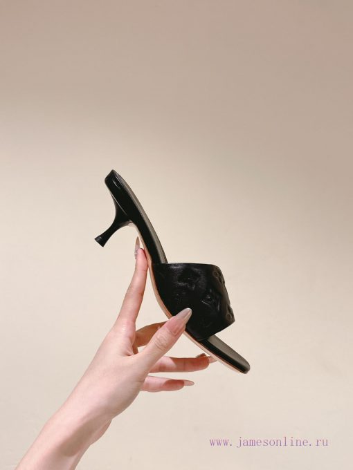| ²⁰²4 𝐬𝐬  🤍🤎 Lvjia's new LV top-level product, featuring Lv brand slippers and hard goods7h97y2ip - Image 9