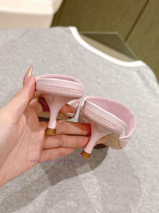| ²⁰²4 𝐬𝐬  🤍🤎 Lvjia's new LV top-level product, featuring Lv brand slippers and hard goods,5bt77l9h - Image 5