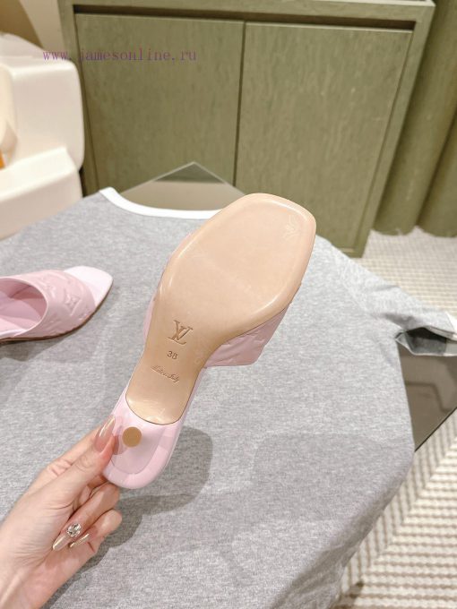 | ²⁰²4 𝐬𝐬  🤍🤎 Lvjia's new LV top-level product, featuring Lv brand slippers and hard goods,5bt77l9h - Image 7
