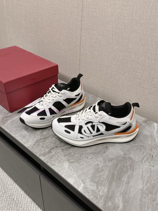 Valentino's latest Easy Jog sneakersYang Yang, Zheng Ye, Cheng Wang, and Hongyi perform the yj92w3y7 - Image 3