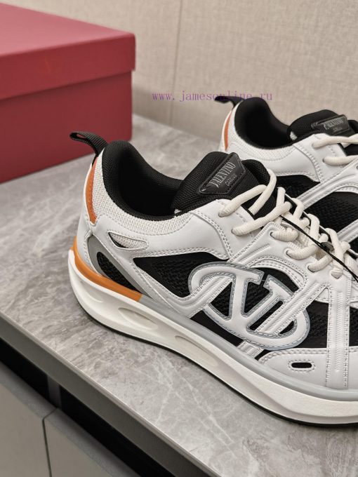 Valentino's latest Easy Jog sneakersYang Yang, Zheng Ye, Cheng Wang, and Hongyi perform the yj92w3y7 - Image 8