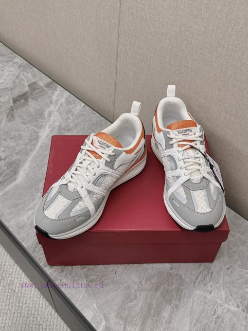 Valentino's latest Easy Jog sneakersYang Yang, Zheng Ye, Cheng Wang, and Hongyi perform the emwrdn43 - Image 5