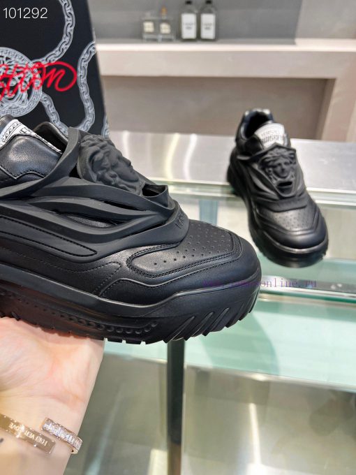 Versace, popular all over the internet in 2024, is a pair for everyone. The original Versacey9f3zt31 - Image 6