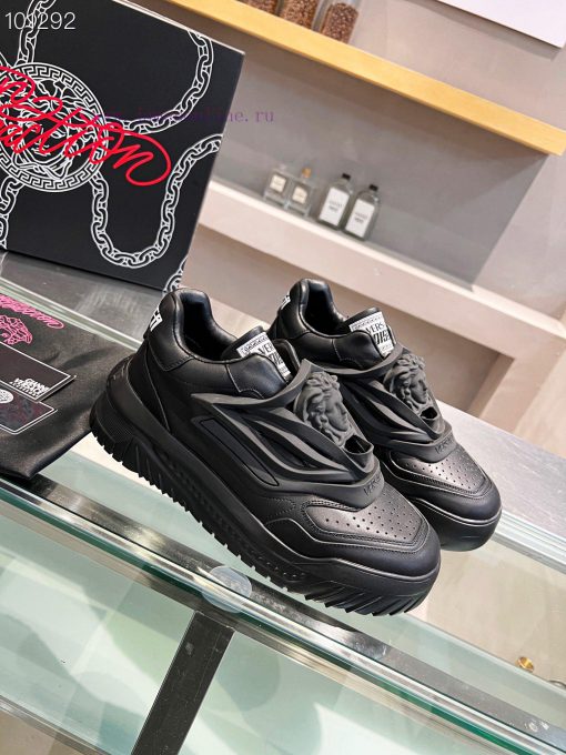 Versace, popular all over the internet in 2024, is a pair for everyone. The original Versacey9f3zt31 - Image 9