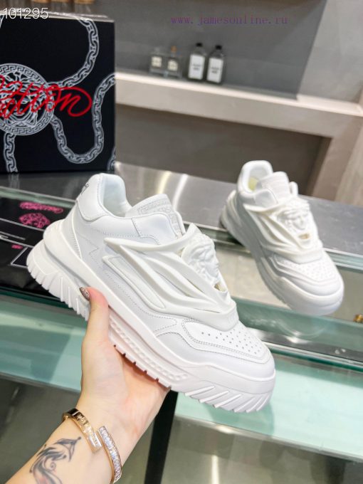 Versace, popular all over the internet in 2024, is a pair for everyone. The original Versacek3oviv5n - Image 2