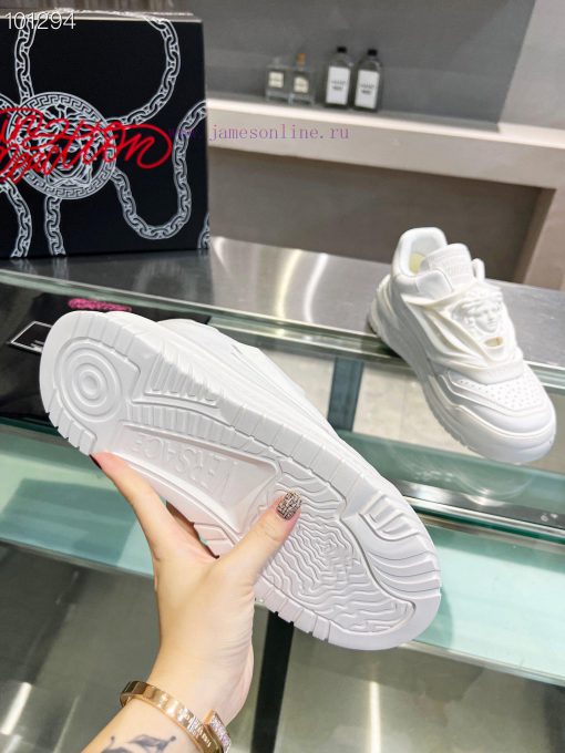 Versace, popular all over the internet in 2024, is a pair for everyone. The original Versacek3oviv5n - Image 6