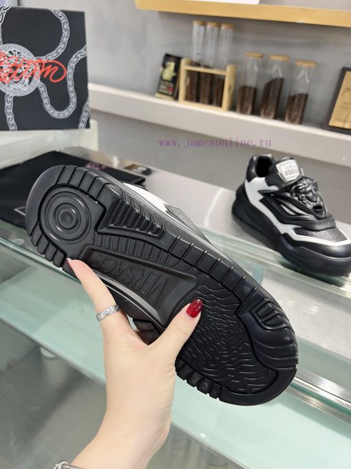 . VERSACE, In 2024, a pair of Versace/Versace original lightweight and shock-absorbing outsopbjy4lsf - Image 6