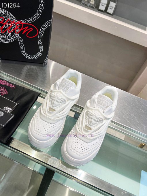 Versace, popular all over the internet in 2024, is a pair for everyone. The original Versacek3oviv5n - Image 8