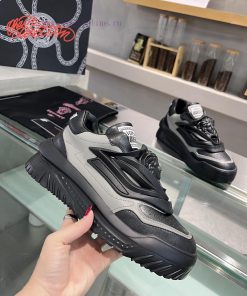 Versace, popular all over the internet in 2024, is a pair for everyone. The original Versacechl2jpk2