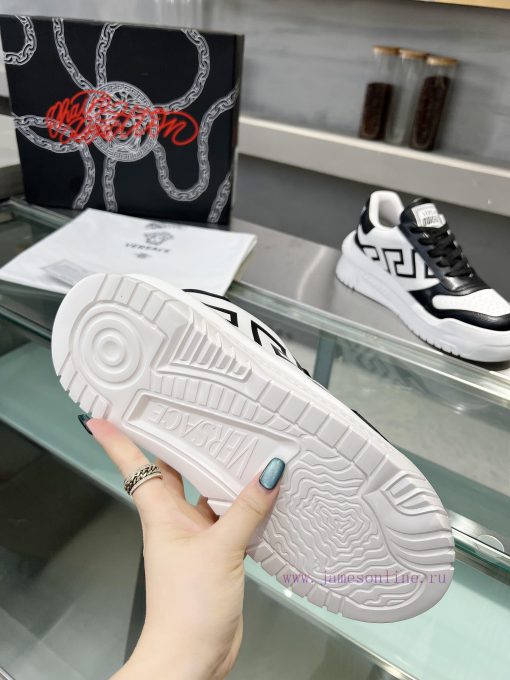 . Versace, popular all over the internet in 2024, is a pair for everyone. The original Versavc25856g - Image 4