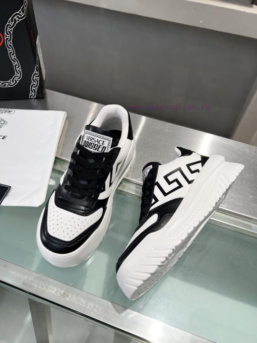 . Versace, popular all over the internet in 2024, is a pair for everyone. The original Versavc25856g - Image 9