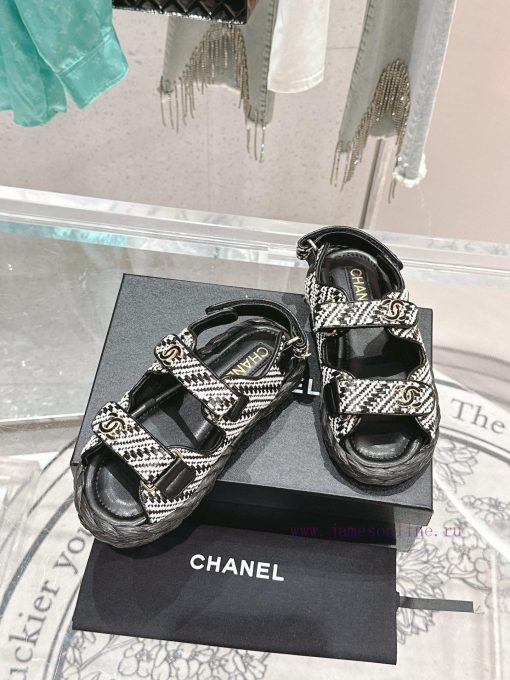 Latest news from 𝗖𝗛𝗔𝗡𝗘𝗟Chanel woolen beach shoes are too explosiveVersatile artifact, super fc9k2cpm