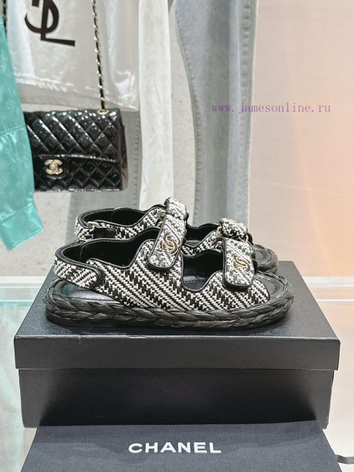 Latest news from 𝗖𝗛𝗔𝗡𝗘𝗟Chanel woolen beach shoes are too explosiveVersatile artifact, super fc9k2cpm - Image 3