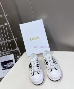 Dior's latest fashion show for spring and summer, casual thick soled cloth shoes are hard toxftiwwek