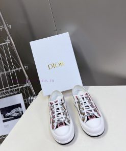 Dior's latest fashion show for spring and summer, casual thick soled cloth shoes are hard tordcwa9rt