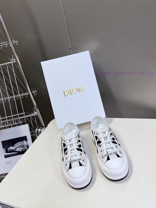 Dior's latest fashion show for spring and summer, casual thick soled cloth shoes are hard toxftiwwek - Image 2