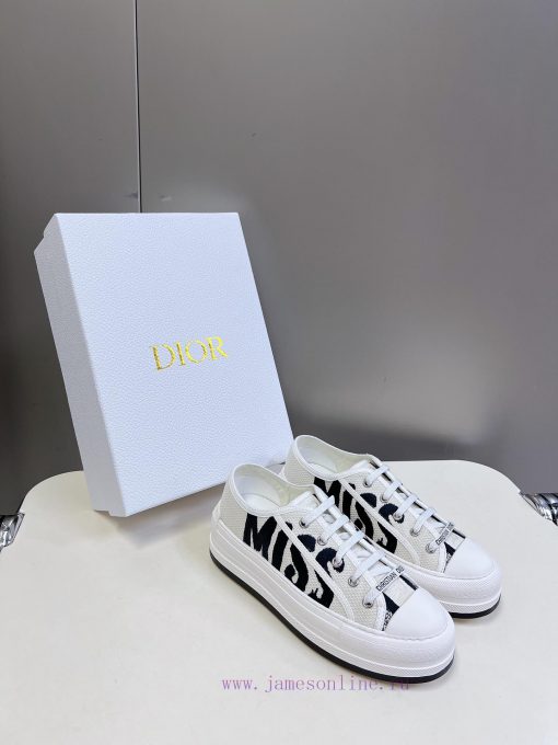Dior's latest fashion show for spring and summer, casual thick soled cloth shoes are hard toxftiwwek - Image 3