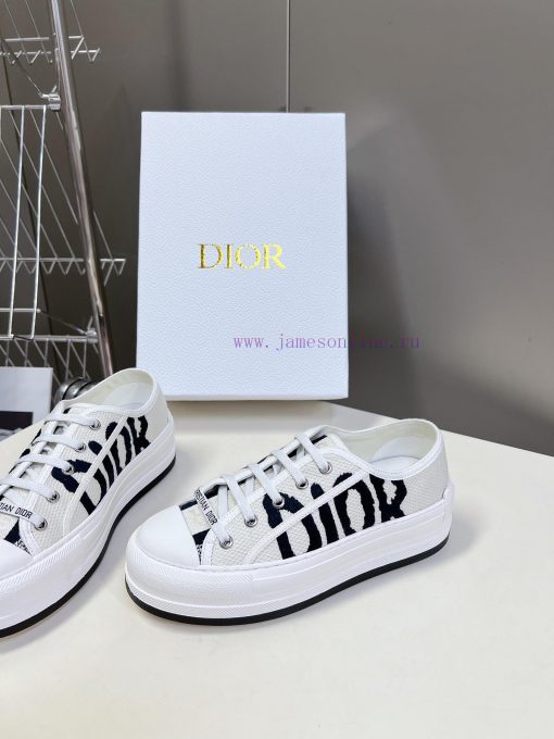 Dior's latest fashion show for spring and summer, casual thick soled cloth shoes are hard toxftiwwek - Image 4
