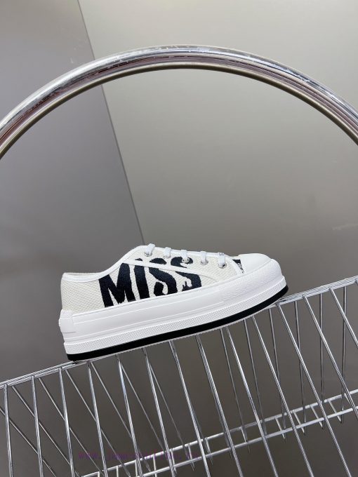 Dior's latest fashion show for spring and summer, casual thick soled cloth shoes are hard toxftiwwek - Image 6