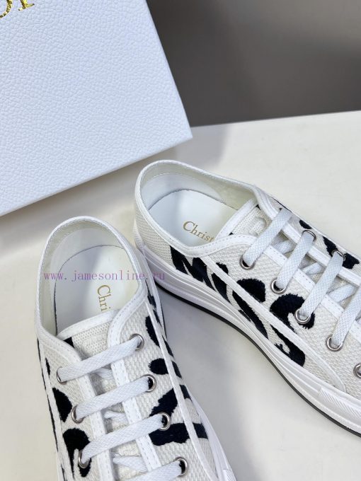 Dior's latest fashion show for spring and summer, casual thick soled cloth shoes are hard toxftiwwek - Image 8