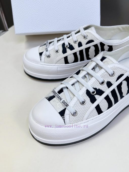 Dior's latest fashion show for spring and summer, casual thick soled cloth shoes are hard toxftiwwek - Image 9
