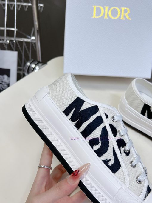 Dior's latest fashion show for spring and summer, casual thick soled cloth shoes are hard toxftiwwek - Image 10