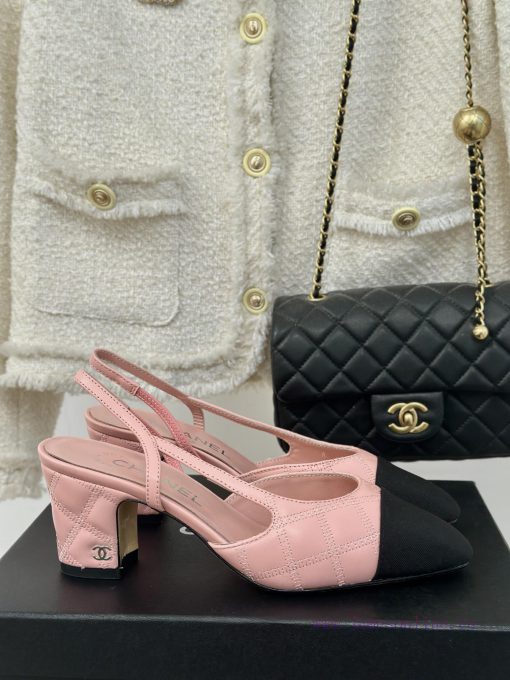 Chanel | Chanel Classic Sling BackColor blocked diamond grid thick heel empty sandalsAlthougyr8v05wo