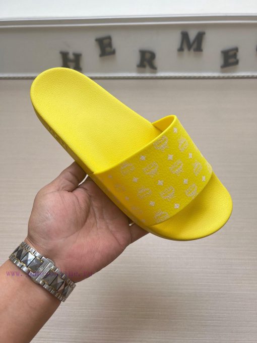 MCM's latest popular fashion slippers, with original 11 mold opening on the official websit4zrfeips - Image 2