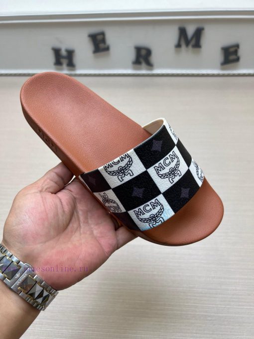 MCM's latest popular fashion slippers, with original 11 mold opening on the official websitekwz3xcj4 - Image 2