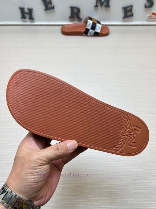 MCM's latest popular fashion slippers, with original 11 mold opening on the official websitekwz3xcj4 - Image 10