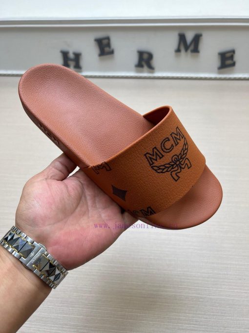 MCM's latest popular fashion slippers, with original 11 mold opening on the official website3mdfc3f4 - Image 2