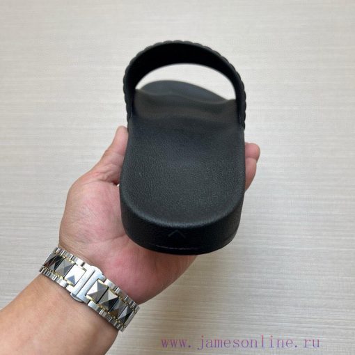 MCM's latest popular fashion slippers, with original 11 mold opening on the official website617w9if0 - Image 8