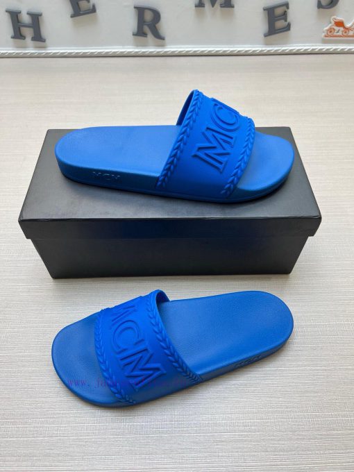 MCM's latest popular fashion slippers, with original 11 mold opening on the official websiteikr9dax6 - Image 5