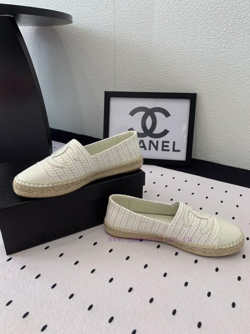 Chanel's new fisherman shoes are designed and made with heavy craftsmanship in summer. They pgoawsha - Image 8
