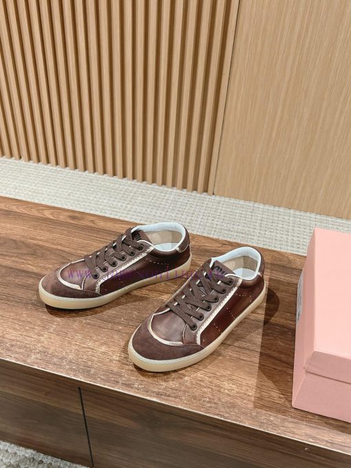 𝐌𝐢𝐮𝐌𝐢𝐮 Miu Miu's new American retro style~A must-have for dirty shoes with a stylish and styavhpq4xz - Image 3