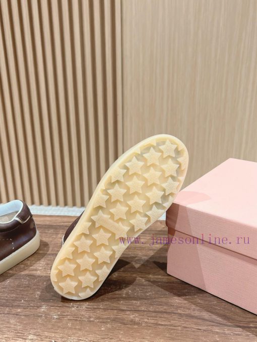 𝐌𝐢𝐮𝐌𝐢𝐮 Miu Miu's new American retro style~A must-have for dirty shoes with a stylish and styavhpq4xz - Image 10
