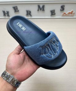 Dior men's slippers, a popular item on the official Dior website, are now available for salerns23b4i