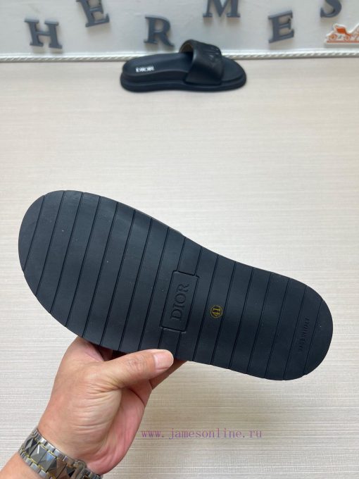 Dior men's slippers, a popular item on the official Dior website, are now available for salee86uu3r3 - Image 10