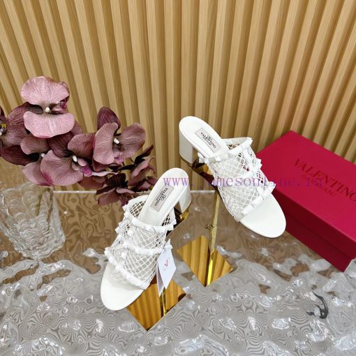 Top tier2024 Early Spring Fashion Show Update Valentino Striped Deep Mouth Half Drag/Flat/Hi80ea8g7n - Image 3