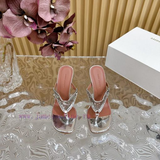 Amina Muaddi2024's new Charlotte series high heels have sharp edges and slanted square headswlxi4c1x - Image 5