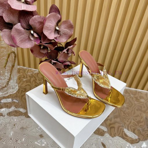 Amina Muaddi2024's new Charlotte series high heels have sharp edges and slanted square headsuv6r8qa1 - Image 4