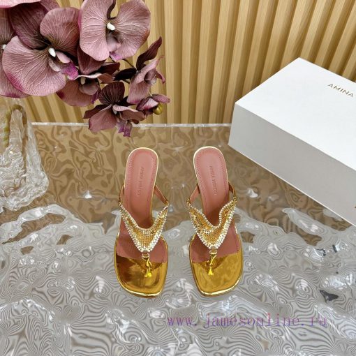 Amina Muaddi2024's new Charlotte series high heels have sharp edges and slanted square headsuv6r8qa1 - Image 6