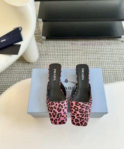 Prada 24/Show style satin square toe triangle heel high heelsWearing the elegant and intellea4fho2rv