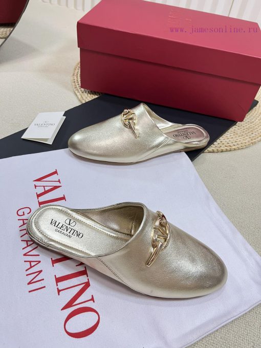 Valentino 2024 SS Spring/Summer New Product Baotou Half Dragged Golden V-Button Element Mull4ld7bjjr - Image 4