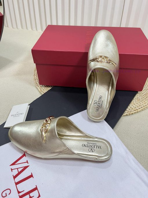 Valentino 2024 SS Spring/Summer New Product Baotou Half Dragged Golden V-Button Element Mull4ld7bjjr - Image 7